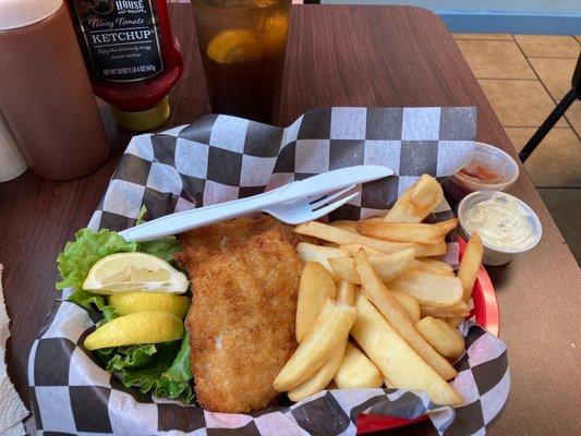 Just a 2-filet fish basket with fries. Arrived in 9 minutes after sitting down.