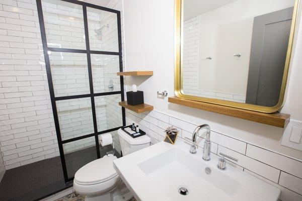 Damen King en suite bathroom