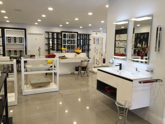 Bathroom cabinets, sinks, toilets, faucets, mirrors, fixtures and accessories to create your dream bathroom.