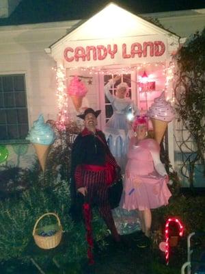 FASTSIGNS recreated the CANDYLAND logo in a banner for these customers who made some kids' Halloween very memorable! How sweet!?