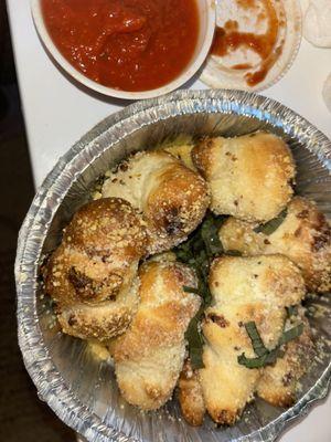 Garlic knots and marinara