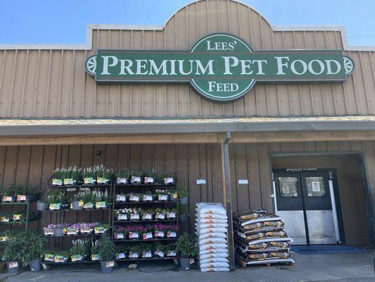 Front of the pet food store