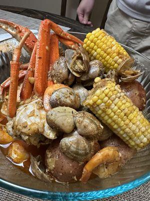 Crab legs, shrimp, clams