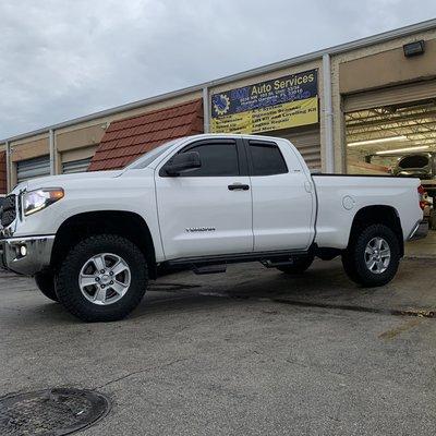 Tundra with a 3.5 inch rough country lift and Kenda XR 35 by 12.5 tires on 18 inch OEM rims.