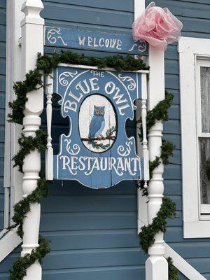 Blue Owl restaurant sign