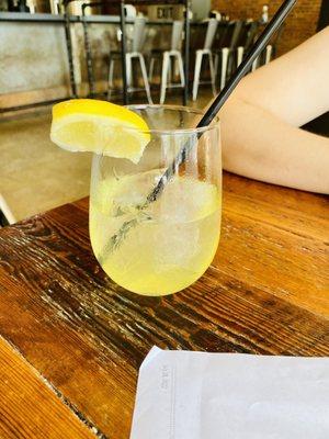 Limoncello spritz