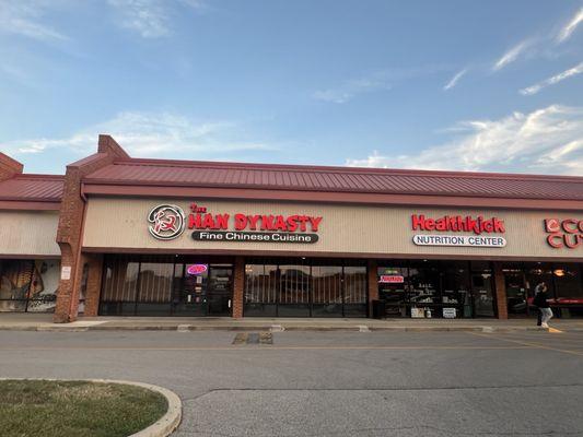 Front of The Han Dynasty restaurant. Plenty of parking spot.