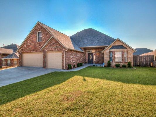 307 Horizon View Ct, Norman 4 Beds / 2 Full & 2 Half Baths / $285,000 Take a 3D tour! www.hometours.online/3