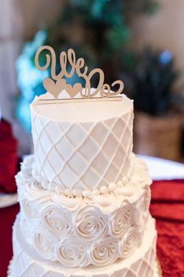 Three tier wedding cake (serving 75)