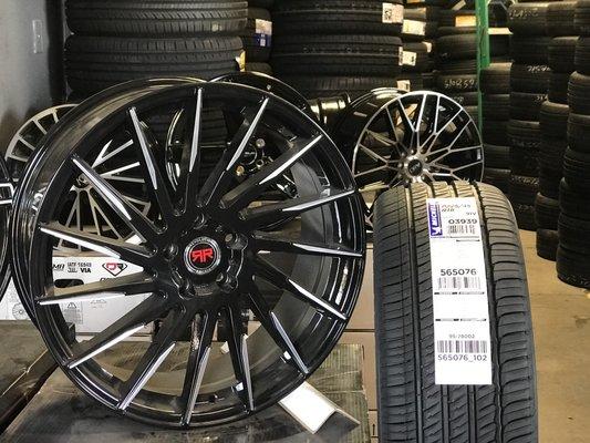 20' Custom Wheels with Michelin Tires!!