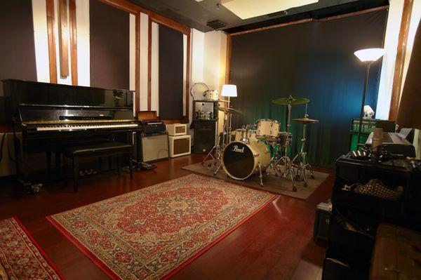 NYC Recording Studio Live Room - Mirrortone Studios