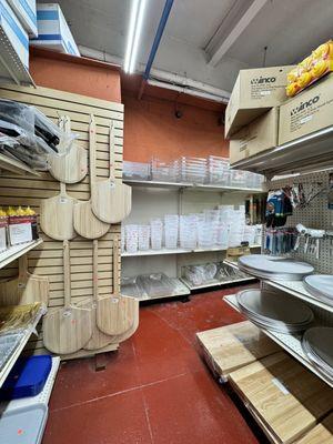 Pizza peels, pizza trays, wooden boards, Camaro containers