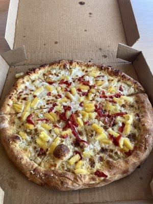 Large, hand tossed, garlic Parmesan sauce, with roasted red pepper and pineapple