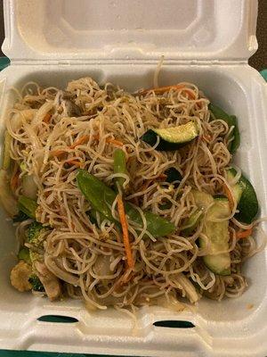 Vegetable rice noodle chow mein