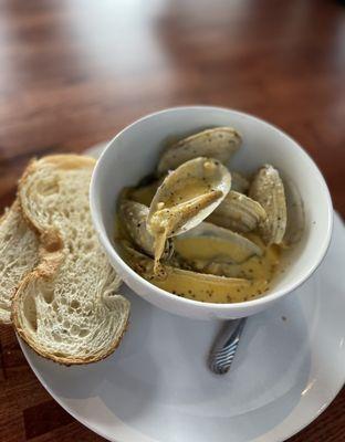 Soft shell clam in coconut sauce