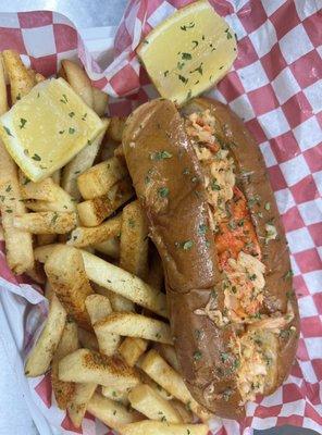 Butter Lobster Roll w/seasoned fries