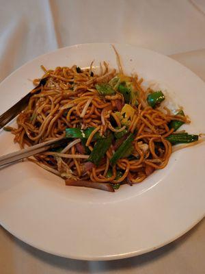 Vegetable lo mein! Deliciousness and happiness on a place!