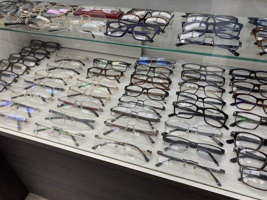 Great Eye Glass Selection! Also very CLEAN.