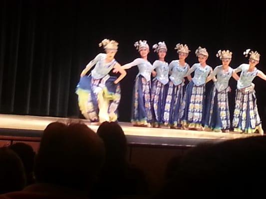 Chief Sealth partner with Confucius Institute to bring Chongqing Performance.