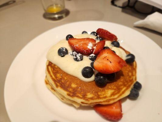 Berry Mascarpone pancakes