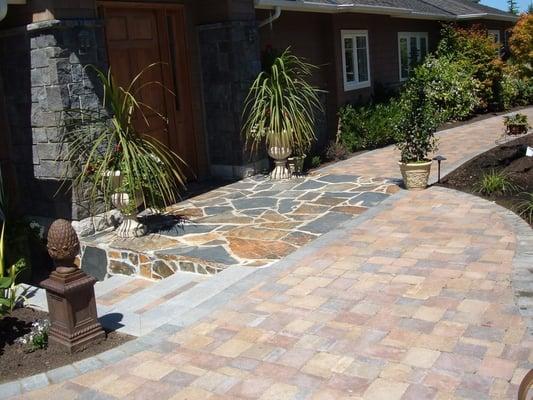 Pavingstones combined with Montana flagstone