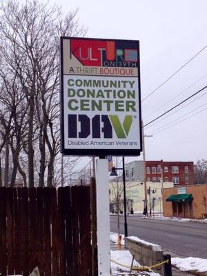 Sign located on SW corner of 39th and Mercier.