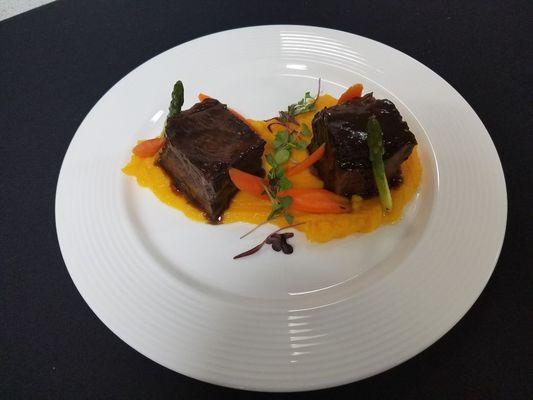 Braised short-ribs over a bed of butternut squash, glazed baby carrot/asparagus and baby salad....