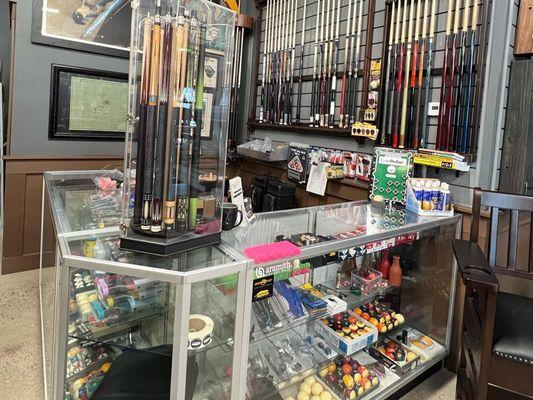 pool cues and accessories