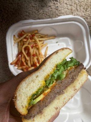 Spicy jalapeño burger with air fryer fries