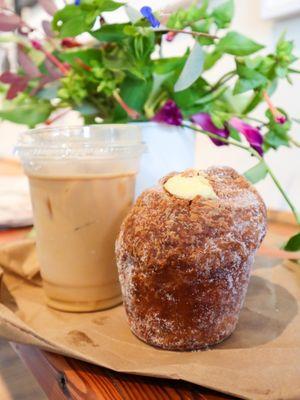 Cruffin & Iced Rose Latte @tiffhuangry