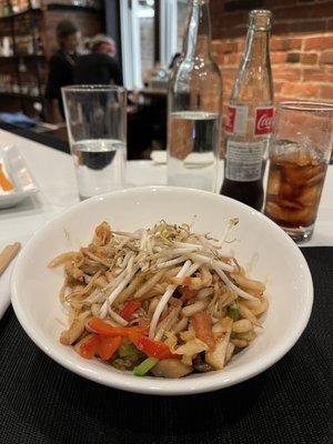 Udon noodle stir fry with mushrooms