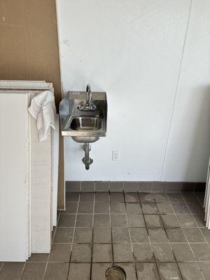 Commercial sink