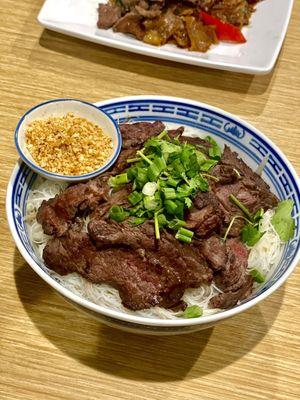 Garlic beef noodles