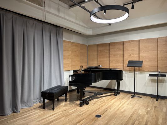 Steinway B in performance room