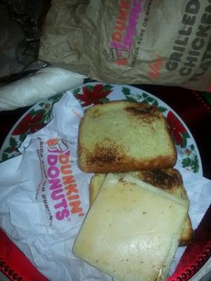 DUNKIN DONUTS ON DIVISION AND HOYNE!!!!  GRILLED CHEESE NOT TOASTED CHEESE NOT MELTED!!!!! DO NOT EAT THERE!!!!!