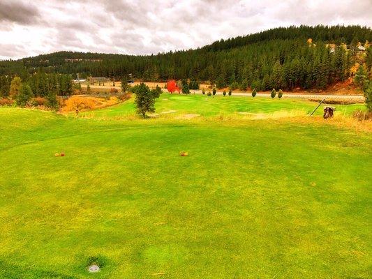 Hole 1 teeing off from a cliff across the gorge