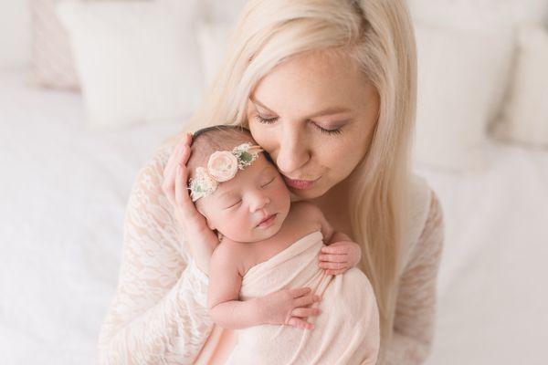 Newborn session with mommy