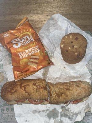 chicken bacon ranch, chips, 3 cookies