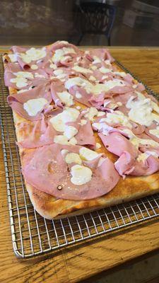 Fil on the top focaccia with mozzarella and stracciatella