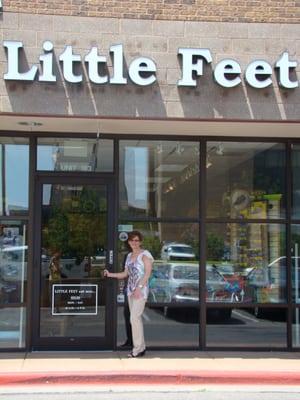 Beth says "Welcome to Little Feet!"