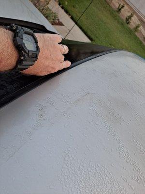 Gap between windshield molding and roof of truck