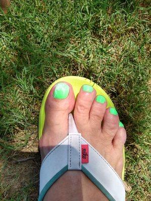 UN HAPPY PEDICURE