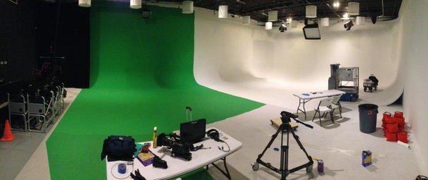 Shoot on pre-lit white and green backgrounds, on the same day EASILY at ThunderShot Studios!