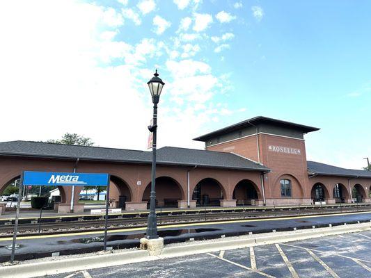 Metra Metropolitan Rail Roselle Station