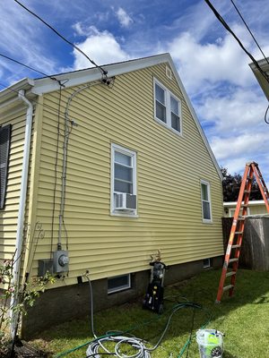 Full exterior house cleaning with bulkhead alge treatment!