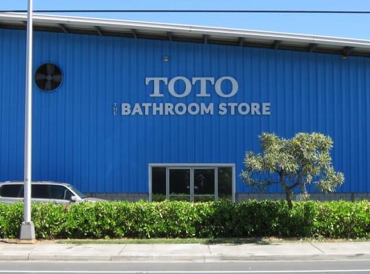 Just installed the sign for Toto The Bathroom Store along Puuloa Road. Great people there!