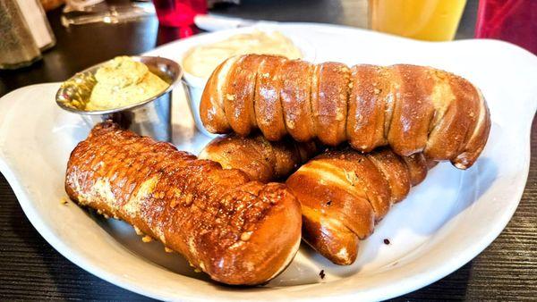 Bavarian Pretzels brushed w/garlic butter. Queso blanco dip, spicy mustard. Super gOOd!