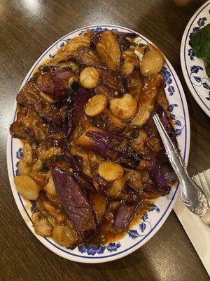 Eggplant w/shiitake mushrooms, water chestnuts & oyster sauce (delicious)