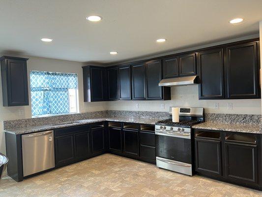 Kitchen counters complete