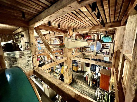 Love everything about the wood set up in this shop!